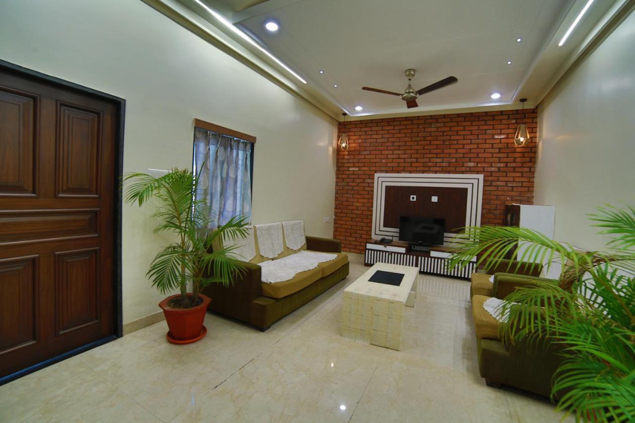 Mid Town Inn مونت ابو المظهر الخارجي الصورة
