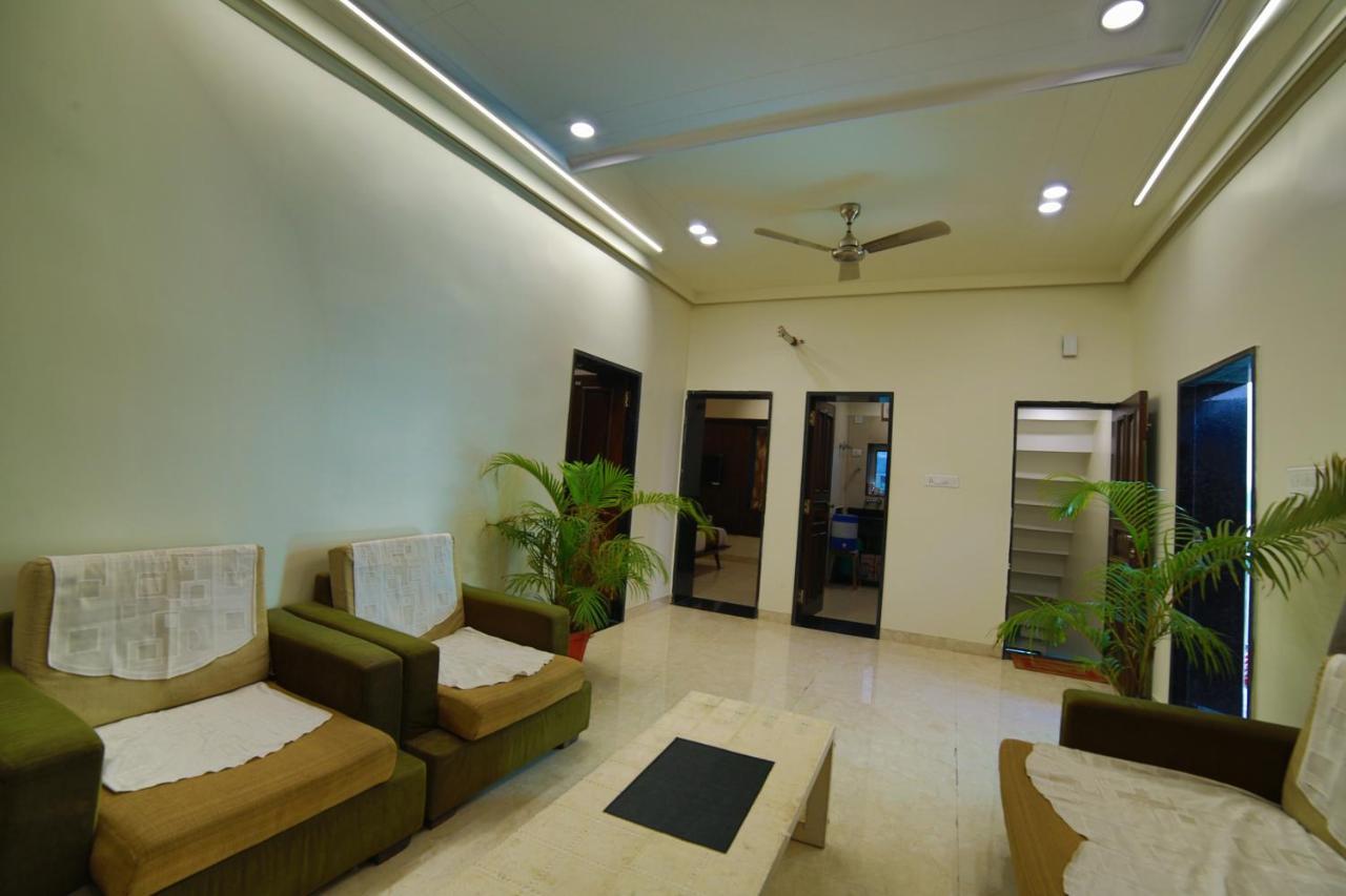 Mid Town Inn مونت ابو المظهر الخارجي الصورة