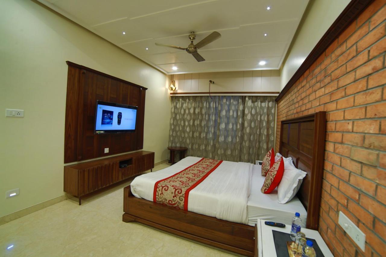 Mid Town Inn مونت ابو المظهر الخارجي الصورة