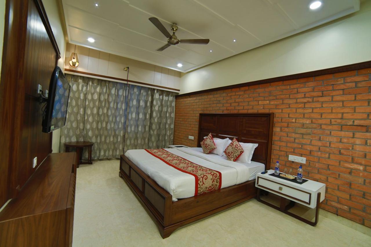 Mid Town Inn مونت ابو المظهر الخارجي الصورة