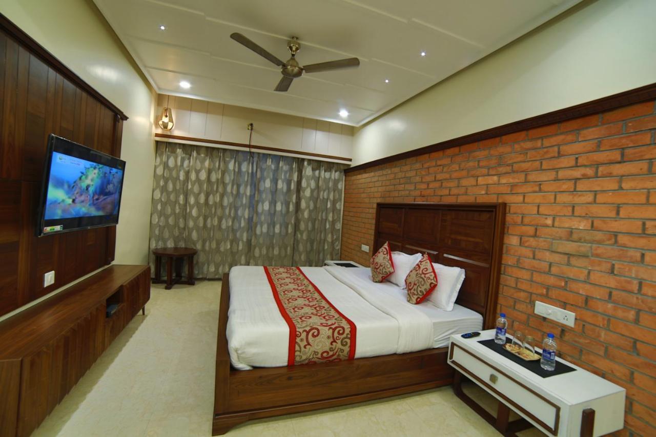 Mid Town Inn مونت ابو المظهر الخارجي الصورة