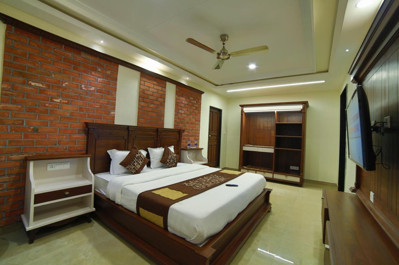 Mid Town Inn مونت ابو المظهر الخارجي الصورة